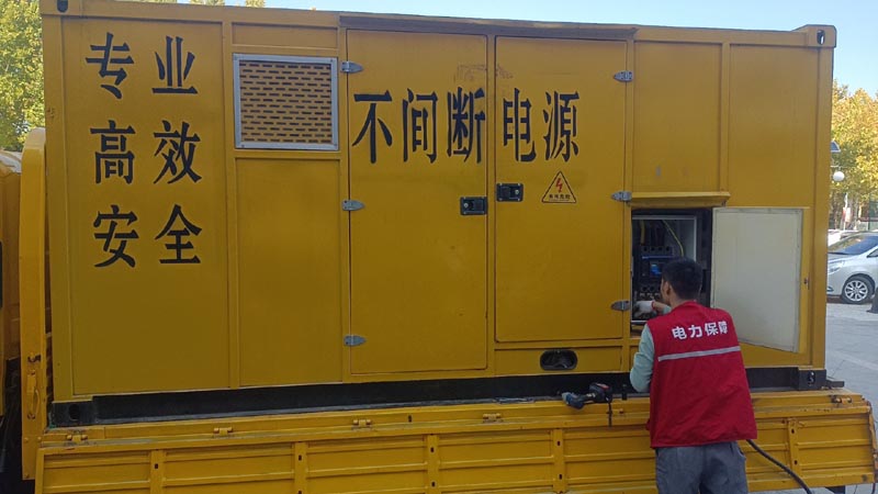清镇柴油发电机组和UPS电源配合使用时，如何避免切换过程中的电力中断？